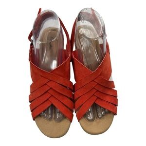 Clarks Giselle Glow Grenadine Nubuck Wedge Sandals (Women's) Preowned Size 9Wide